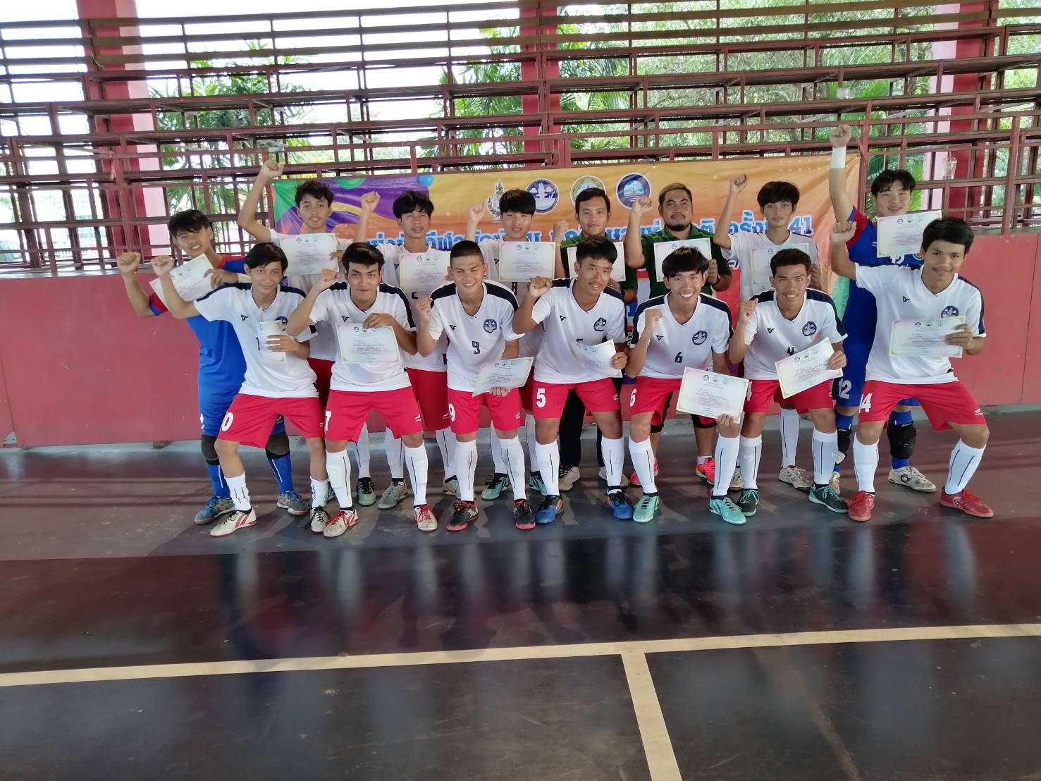 ได้รับรางวัลชนะเลิศเป็นตัวแทนเข้าร่วมการแข่งขันระดับประเทศที่จังหวัดอุดรธานี