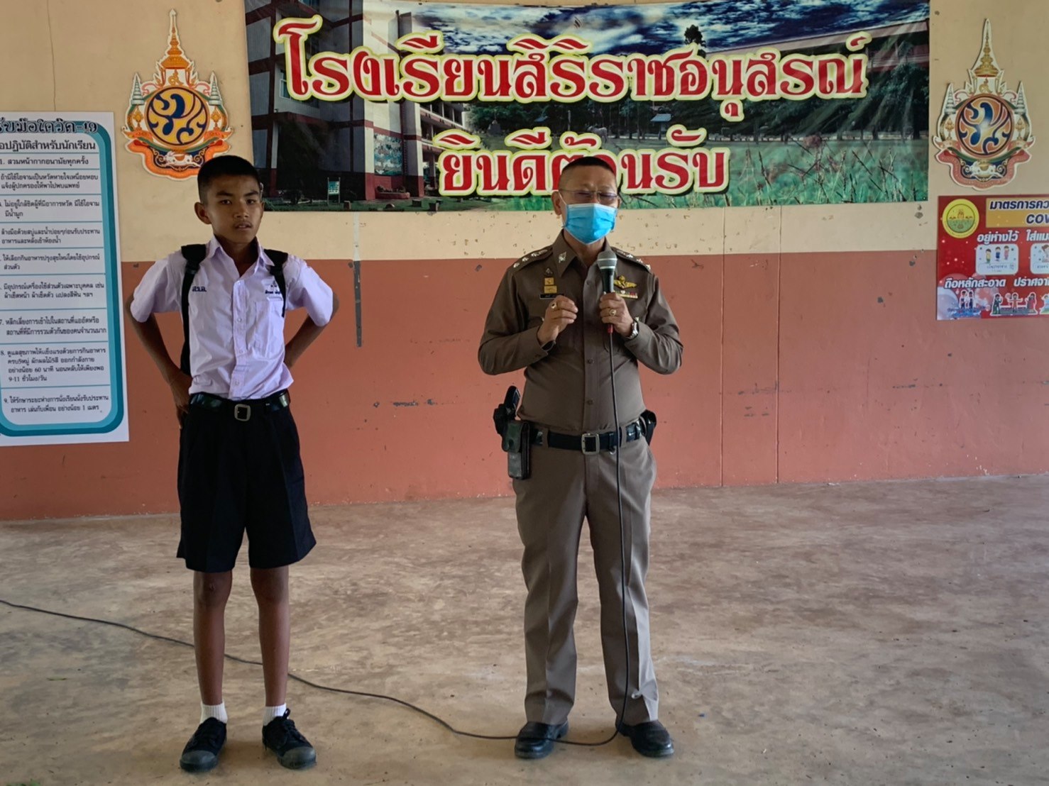 ตรวจเยี่ยมโรงเรียนสิริราชอนุสรณ์ และแนะนำโครงการสถานีตำรวจจำลอง