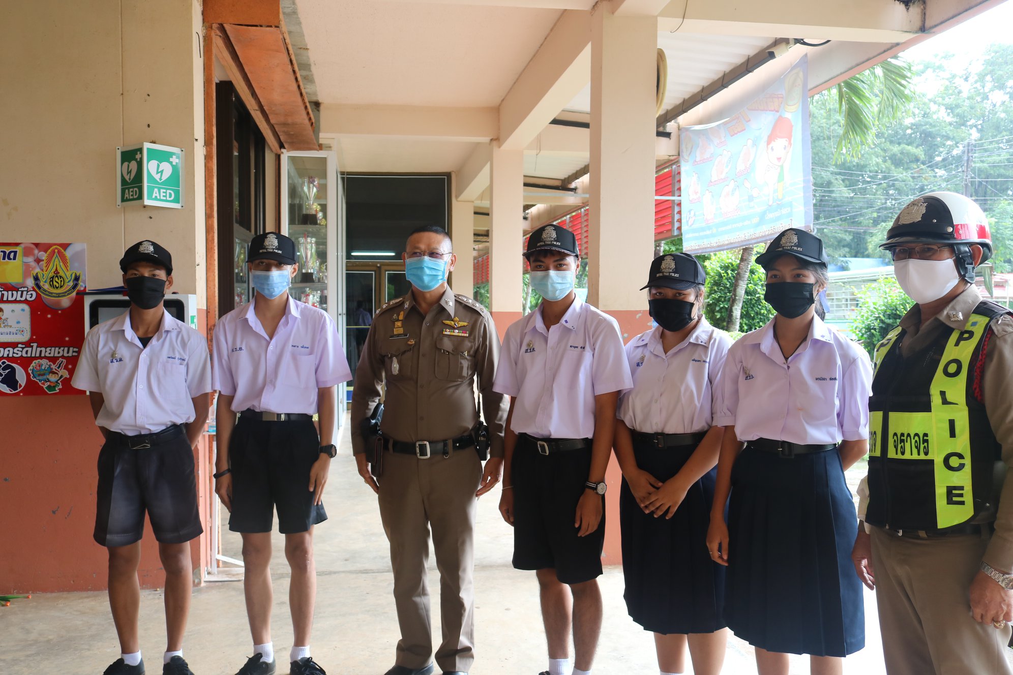 โครงการตำรวจประสานโรงเรียน (1 ตำรวจ 1 โรงเรียน) และโครงการเปิดโรงเรียน เปิดโรงรถ เด็กบ้านแก้ง ไม่แว้น ไม่ซิ่ง 