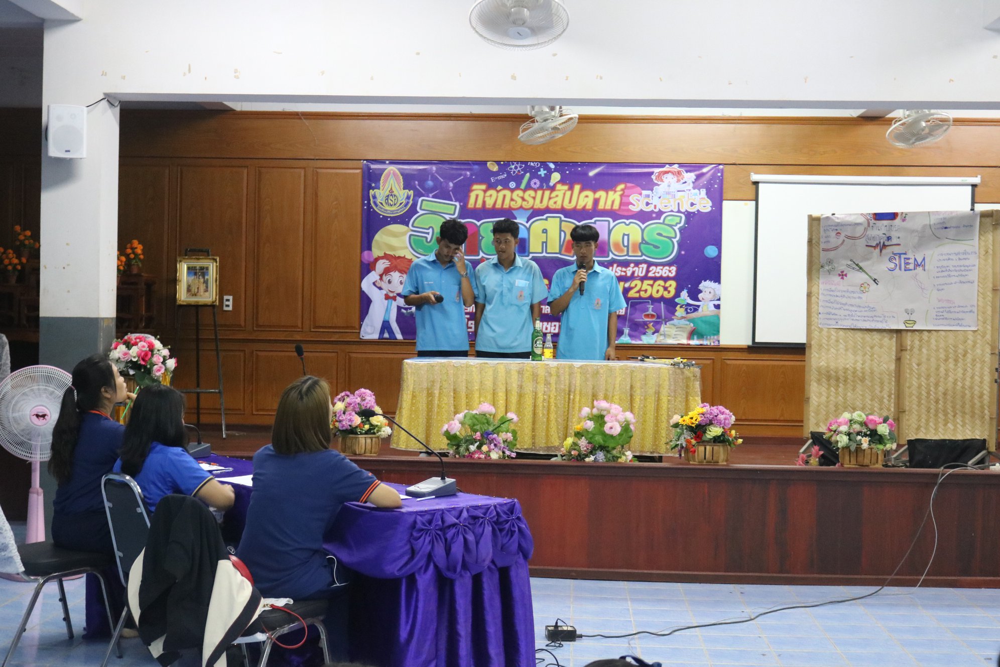 กิจกรรมสัปดาห์วิทยาศาสตร์ โดยมีการจัดการประกวดการแข่งขันชิ้นงาน STEM สู้ภัยโควิด ระดับชั้นมัธยมศึกษาตอนปลาย
