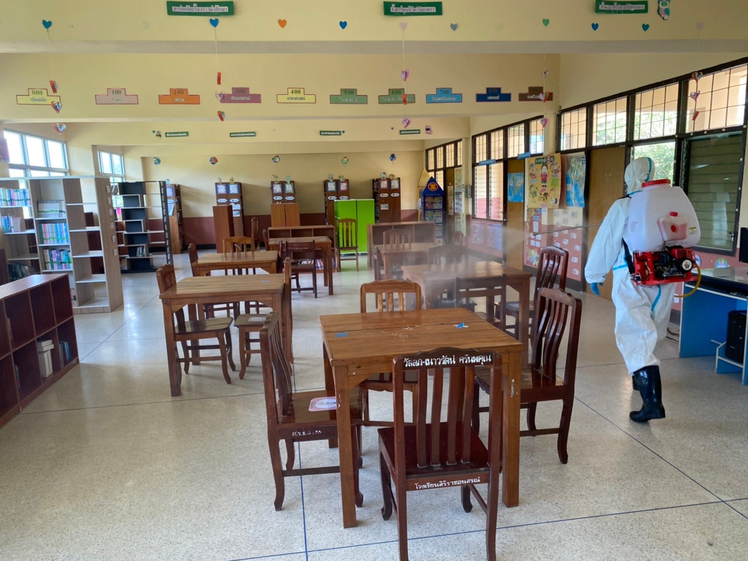 ฉีดพ่นยาฆ่าเชื้อไวรัสโคโรนา 2019 (COVID -19)